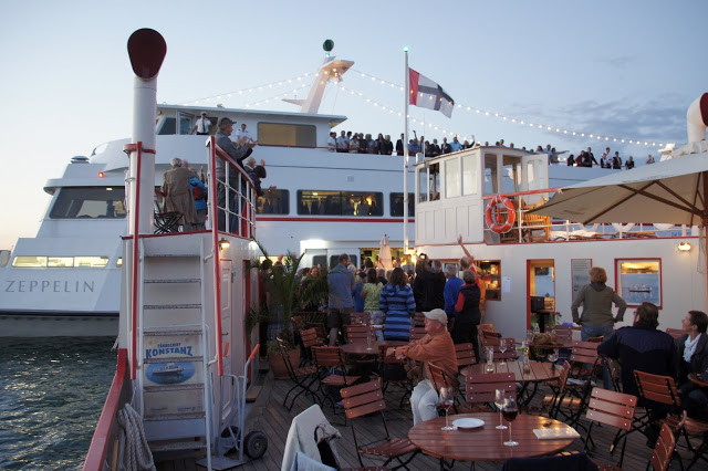 Bild "Chronik:2012-06-22_136_Alte_Faehre_-_Mit_MS_Graf_Zeppelin.jpg"