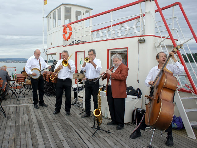 Bild "Chronik:2012-07-01_005_Alte_Faehre_-_KTV_Rhenania_-_Blue_Birds_of_Paradise.jpg"