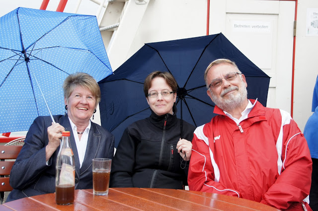 Bild "Chronik:2012-07-01_061_Alte_Faehre_-_KTV_Rhenania_-_Unterm_Schirm.jpg"