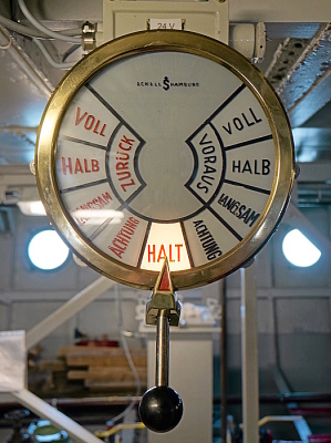 Bild "Die Fähre:HFKN-Maschinentelegraf-009-neu-unten_tn.jpg"